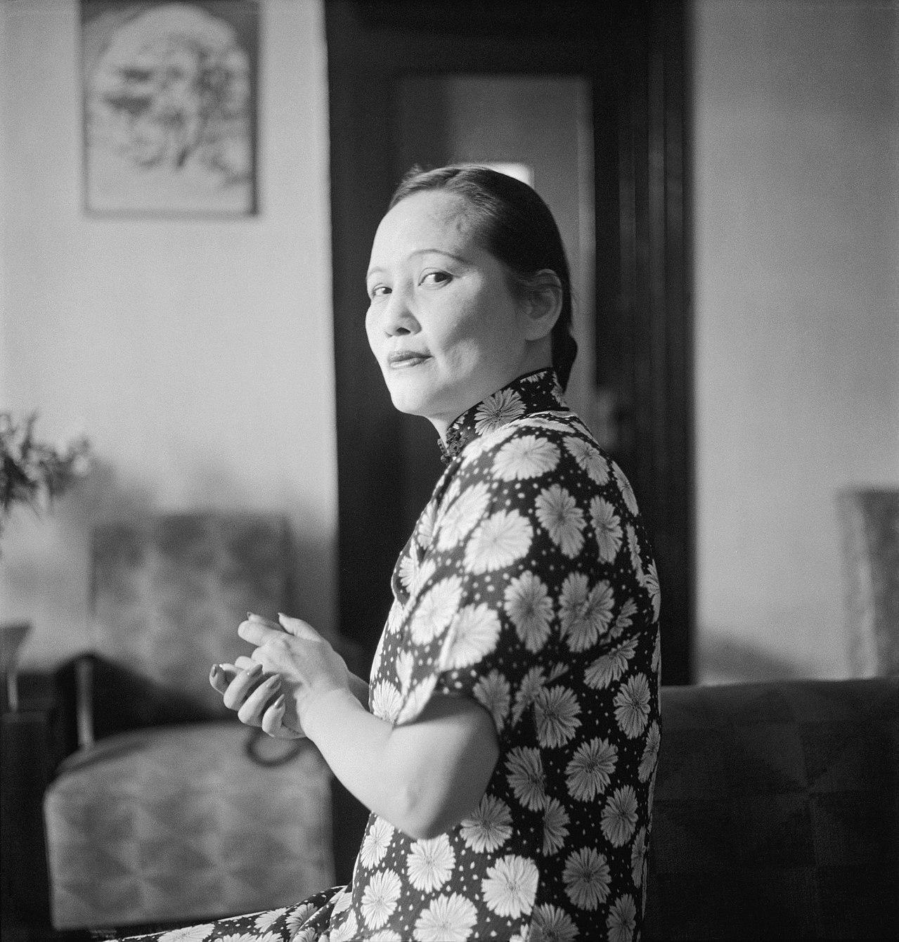1975年，周总理病重，医生说需要吃鸽子蛋补充营养，却到处买不到，赵炜对邓颖超说