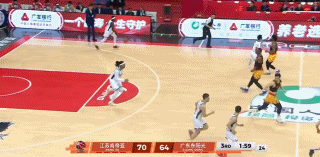 庞峥麟不冷静给机会，萨姆纳萨林杰疯狂追分，江苏10分领先被抹平

在杜润旺投中三