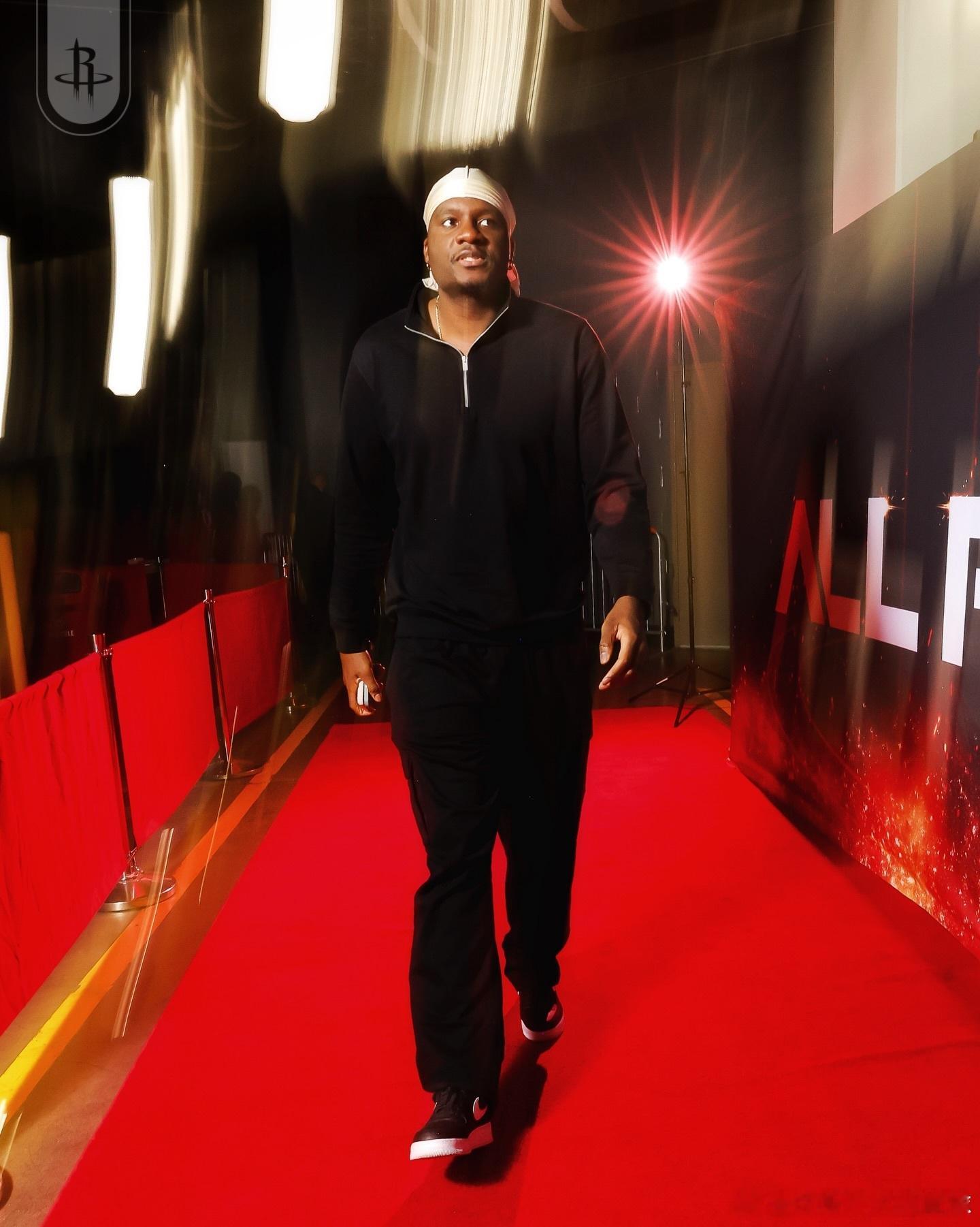 主场背靠背！！！火箭潮男今日上班的OOTD📸没有交易对火箭小伙子来说也是好事，