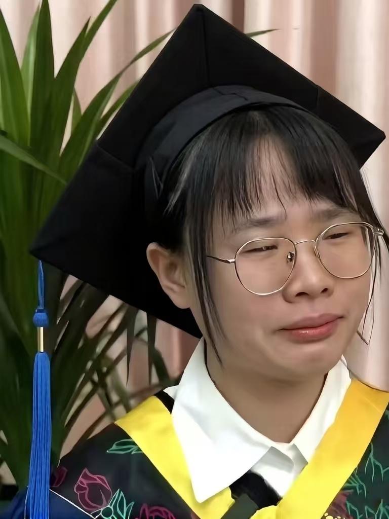 山西晋中市寿阳县青山村的赵旭红，出生于一九九八年，刚出生就被亲生父母丢弃在村口田