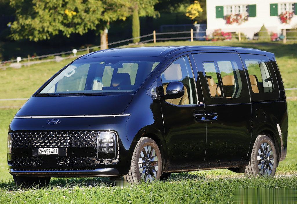 Hyundai Staria + Citroen C4 Coupe = ? ​​