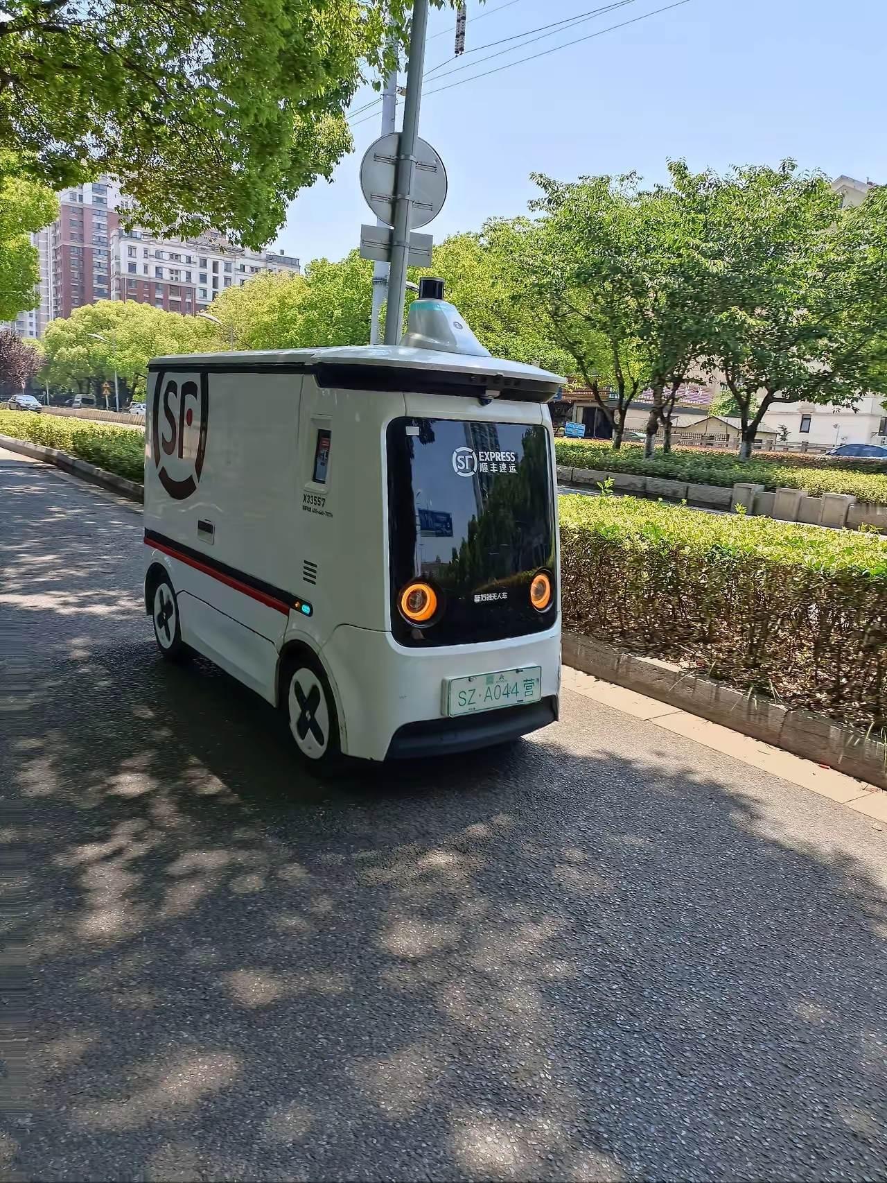 清华教授柳冠中再次语出惊人！国人该清醒了！他质问道：“无人机、无人驾驶、无人商店