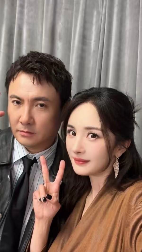 娱乐[超话]杨幂沈腾合体杨幂沈腾又合体了[期待][期待]又等来了幂姐腾哥的合体！