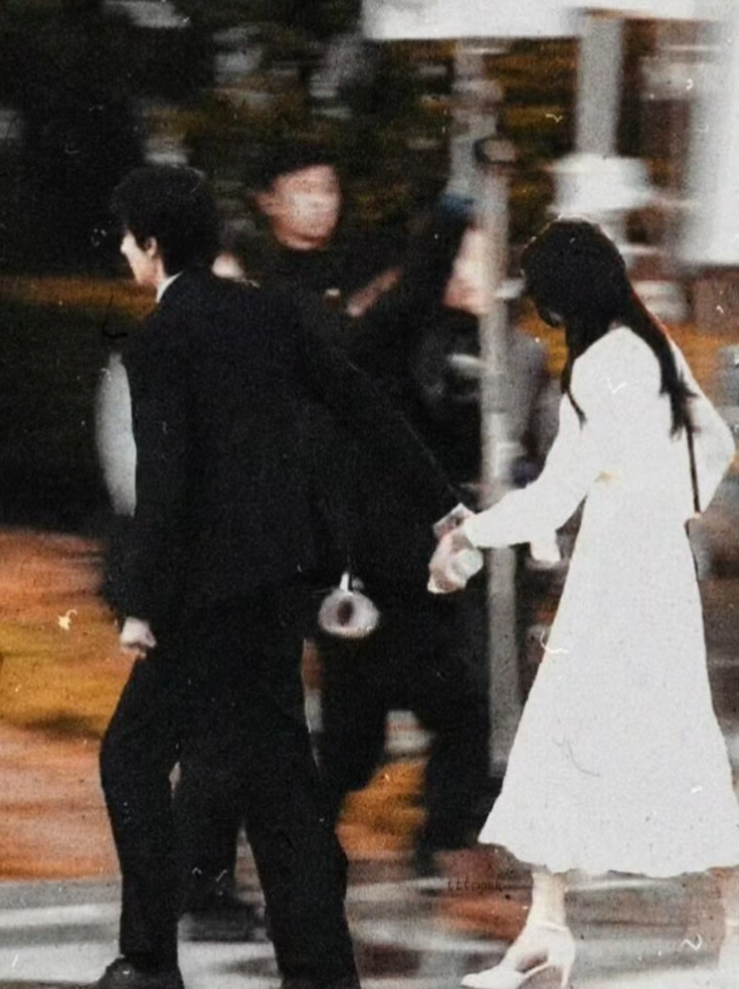 关晓彤林一鼻尖碰喉结这一下啊啊啊啊啊，谁懂内娱两位超级大长腿合作带来的惊喜？？被