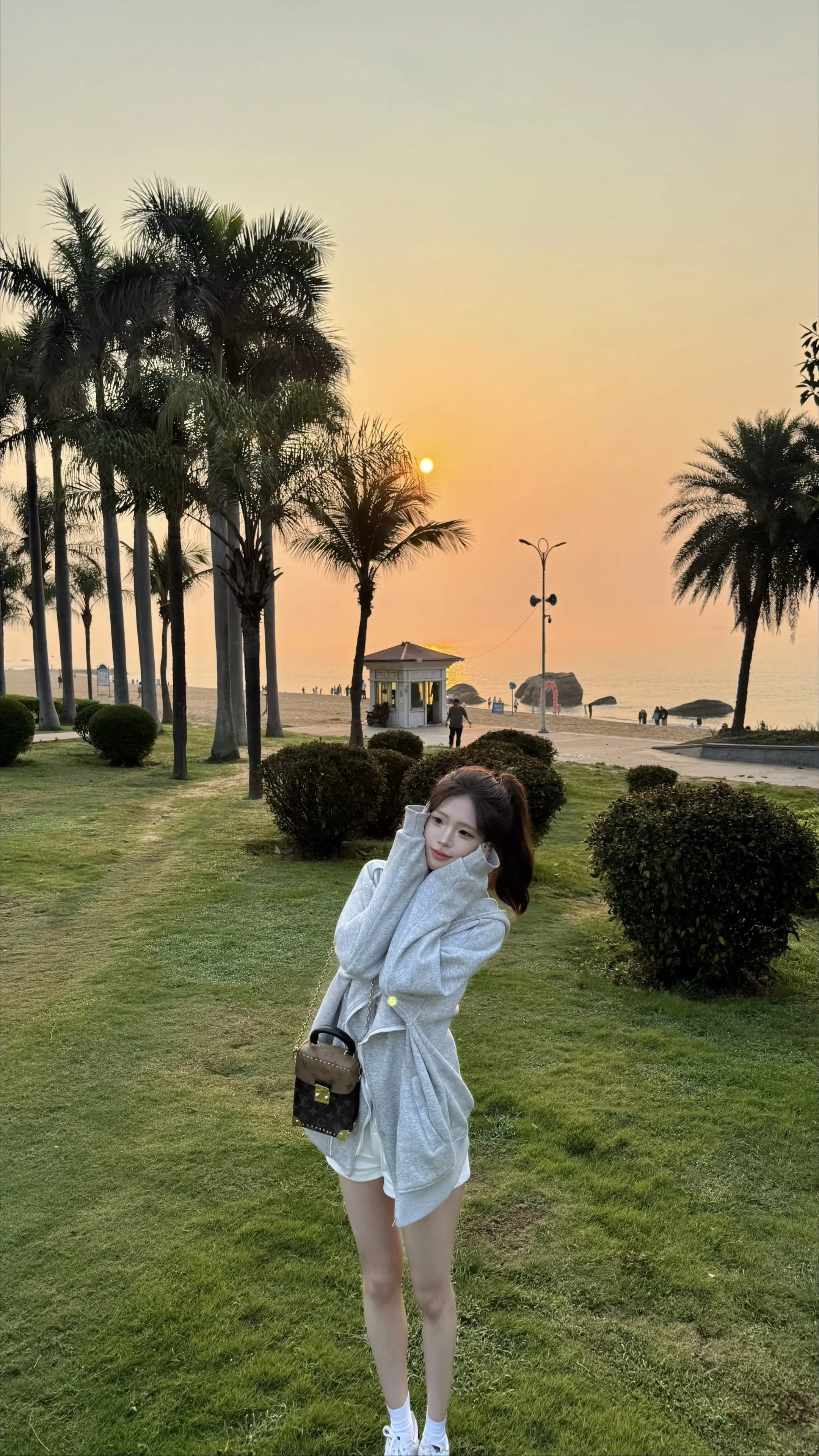 一切的爱 恨 都在自寻烦恼