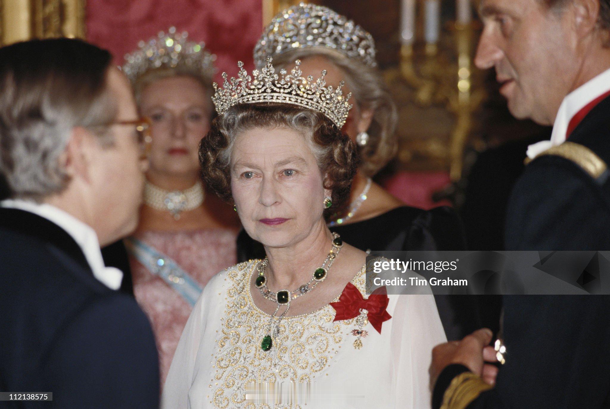 英国王室[超话]  【补图】1988年10月18日，伊丽莎白二世女王和爱丁堡公爵