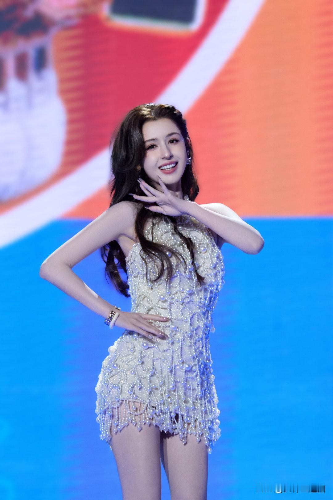 闪耀舞台，女神三连拍！💃✨