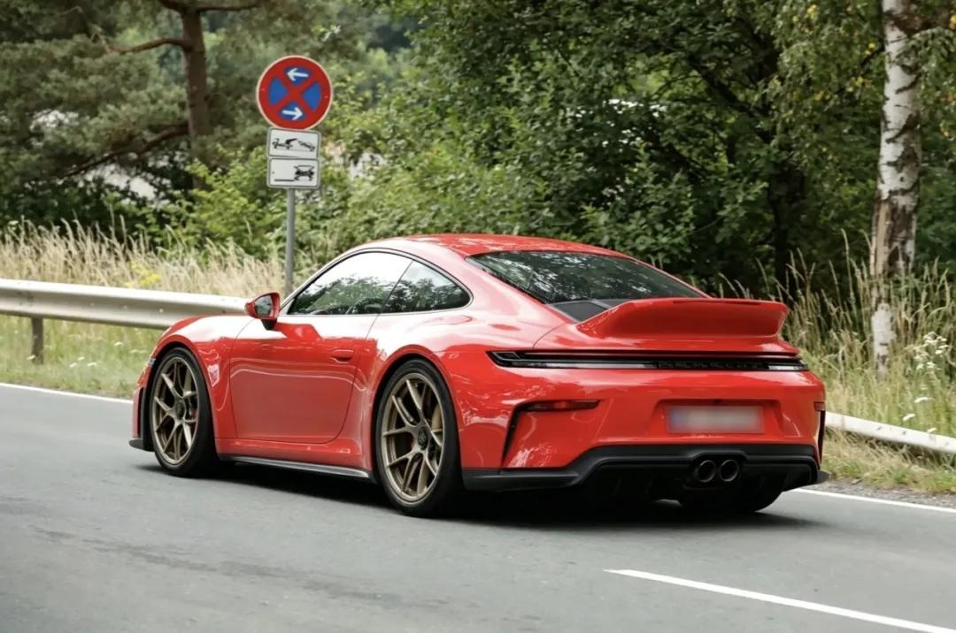 经典鸭尾首登GT序列！保时捷911 GT3复古版曝光，三种尾部方案并行
保时捷G