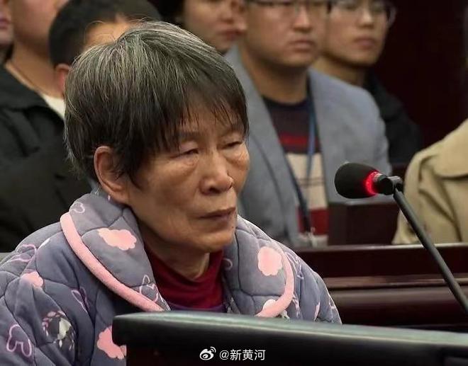 【#余华英二审宣判当庭落泪#】今天，余华英拐卖儿童案重审二审宣判，#余华英重审二