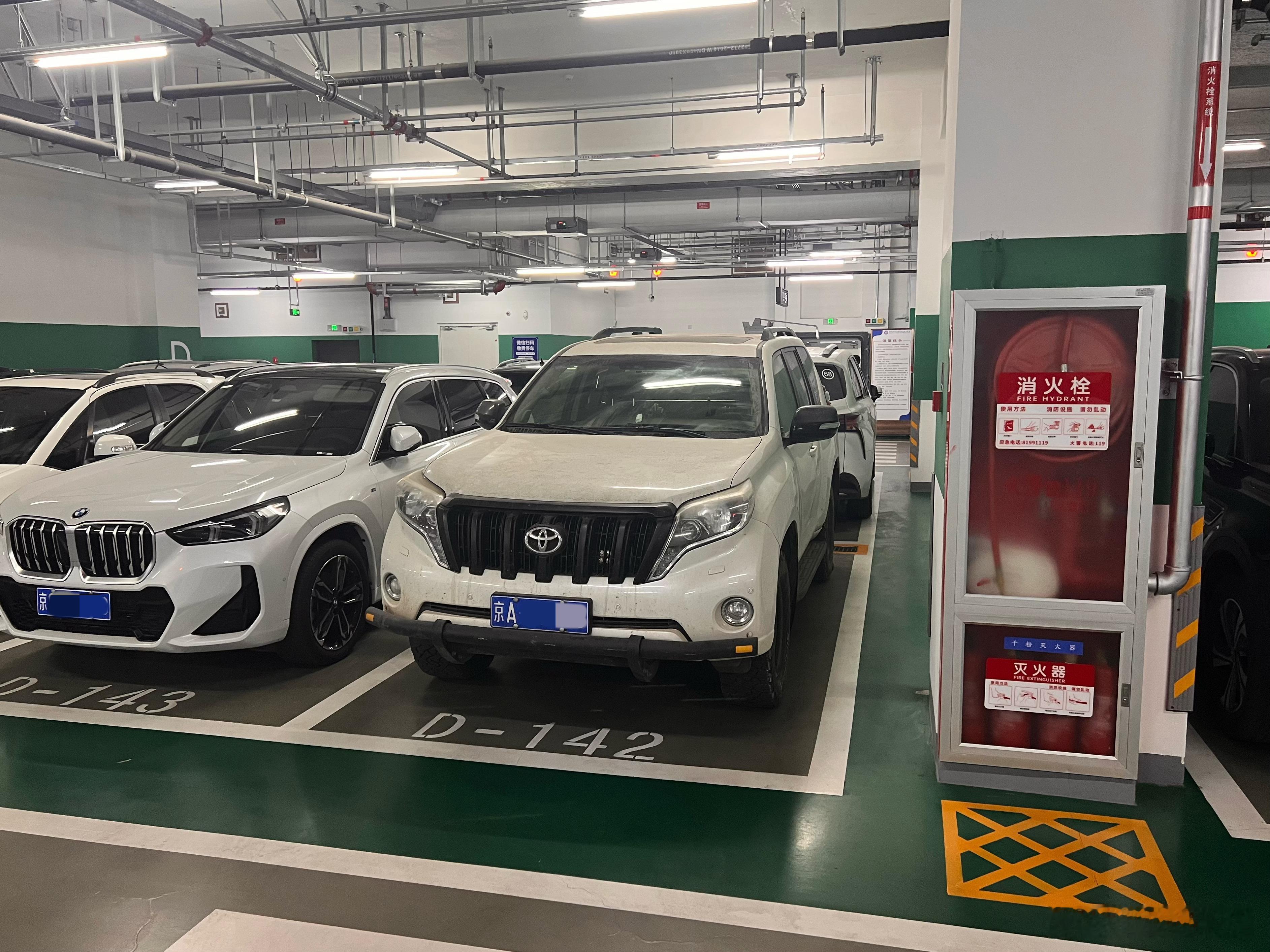 起晚了，赶不上班车了，只好开霸道来出诊……放好久这也太脏了…… 北京·北京安贞医