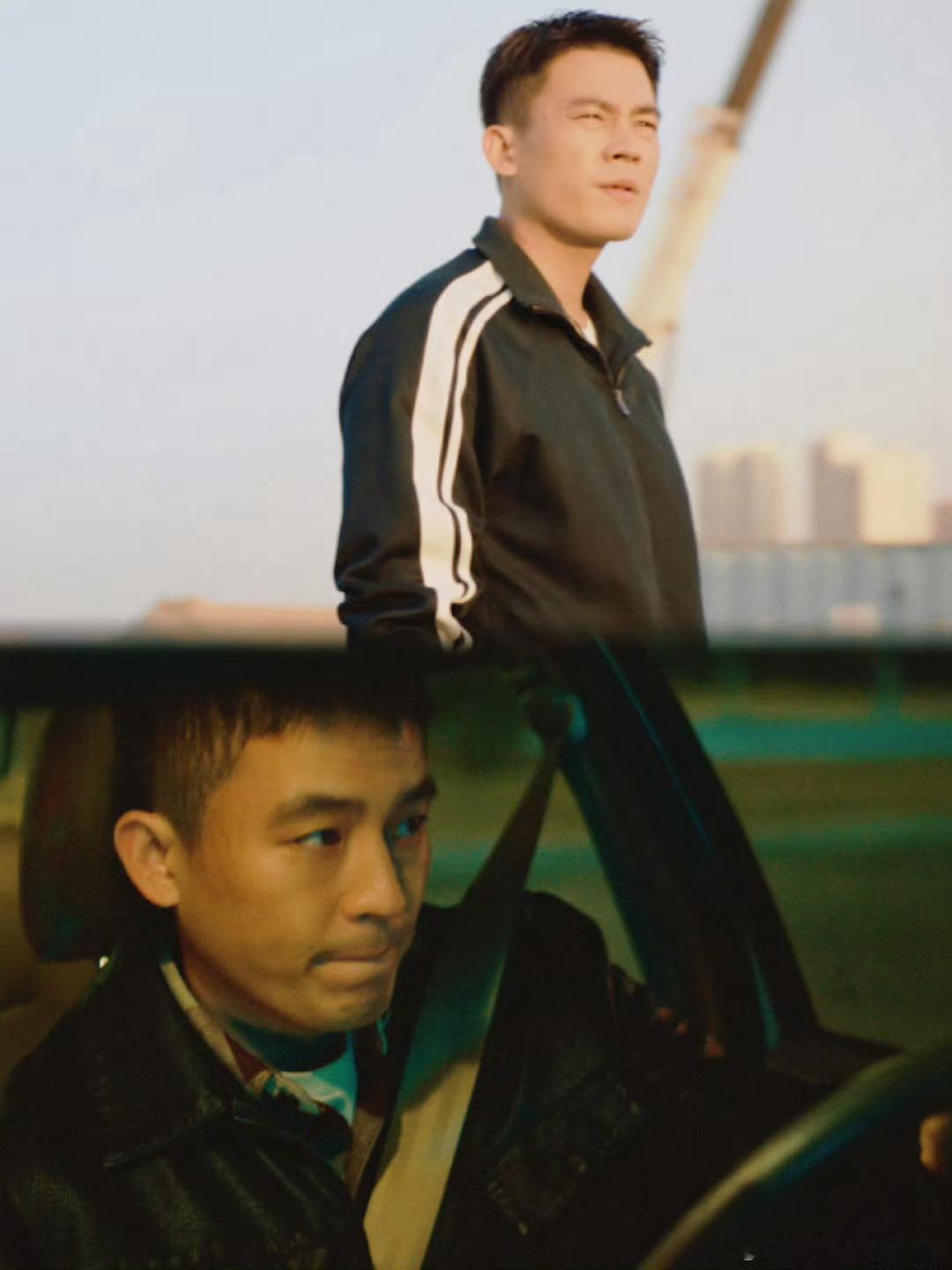 欧豪又双叒叕演警察了欧豪又演警察！冷峻眉眼、利落身姿，举手投足皆是硬核气场。从街