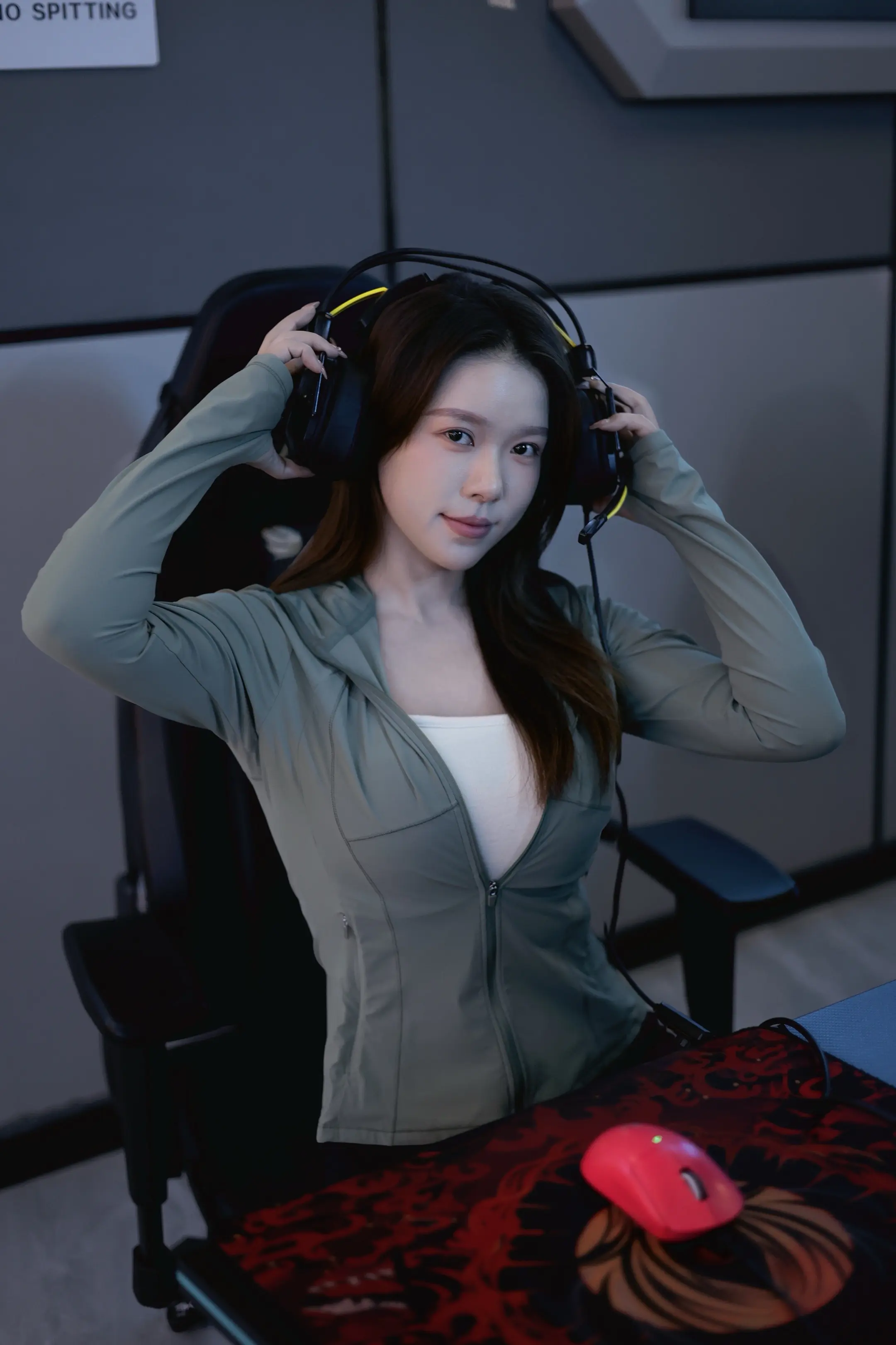 猫眼网咖 咋妈说了 来冲会员 让我我在吧台跳舞 摄影师