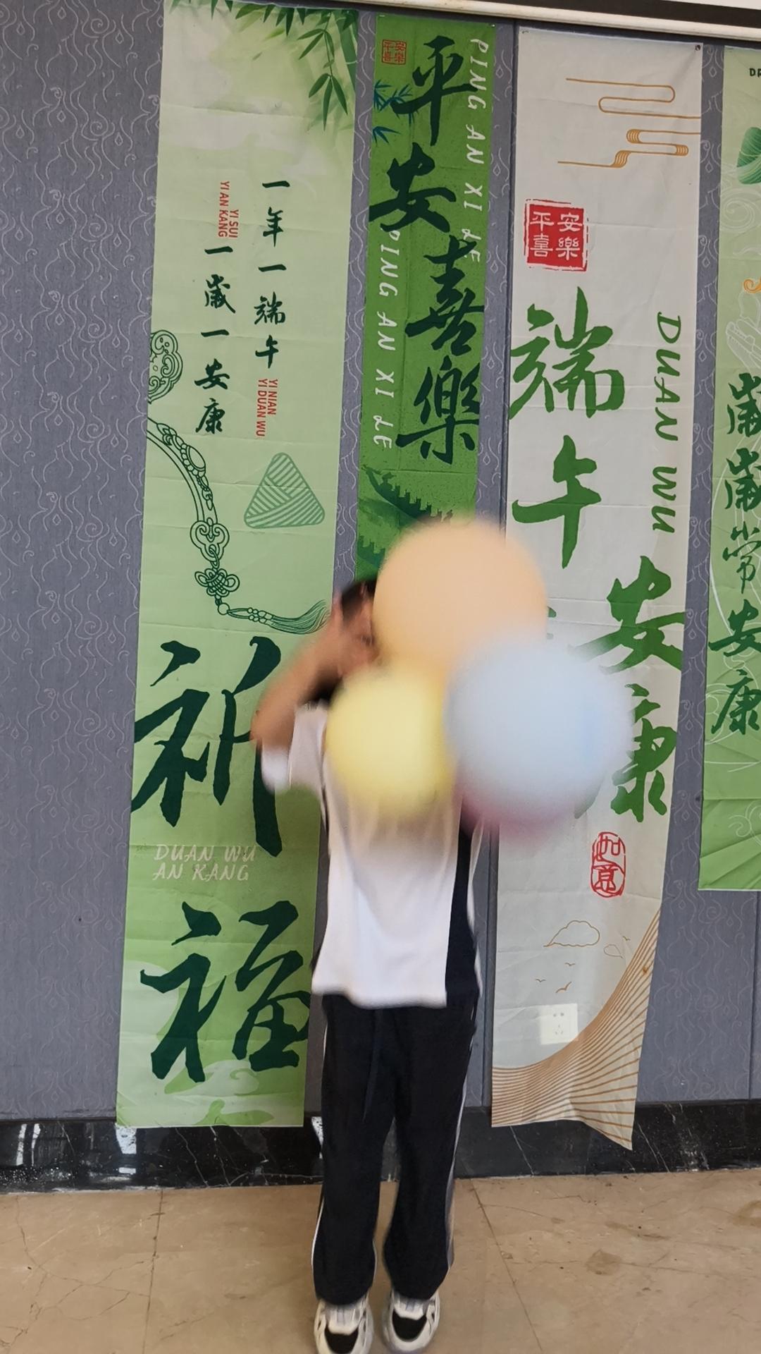 端午节的由来。不是为纪念屈原，而是为了要吃粽子，信不信由你，仔细想一想，看是不是