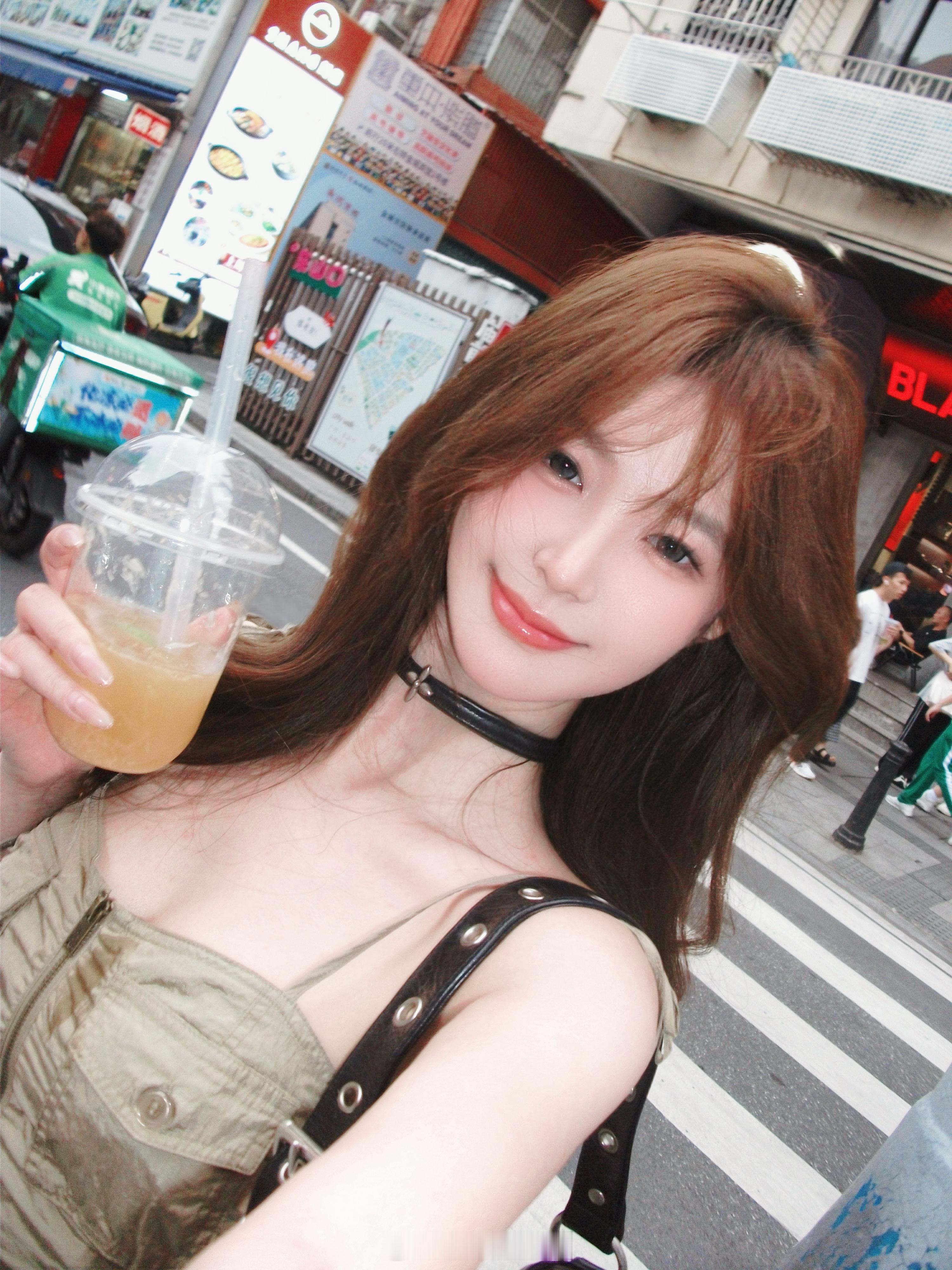 🚶🏼‍♀️  ​​​