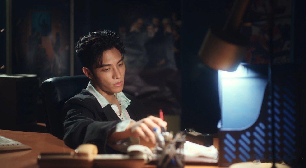 港城361 没想到镜头语言能把含蓄爱意拍得这么到位，天台镜头温柔绵长，何昶希何衍