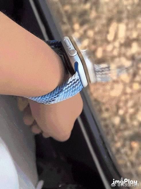 为什么苹果手表会吸在玻璃上  有没有不信邪去尝试的？当两个非常光滑的表面（如苹果