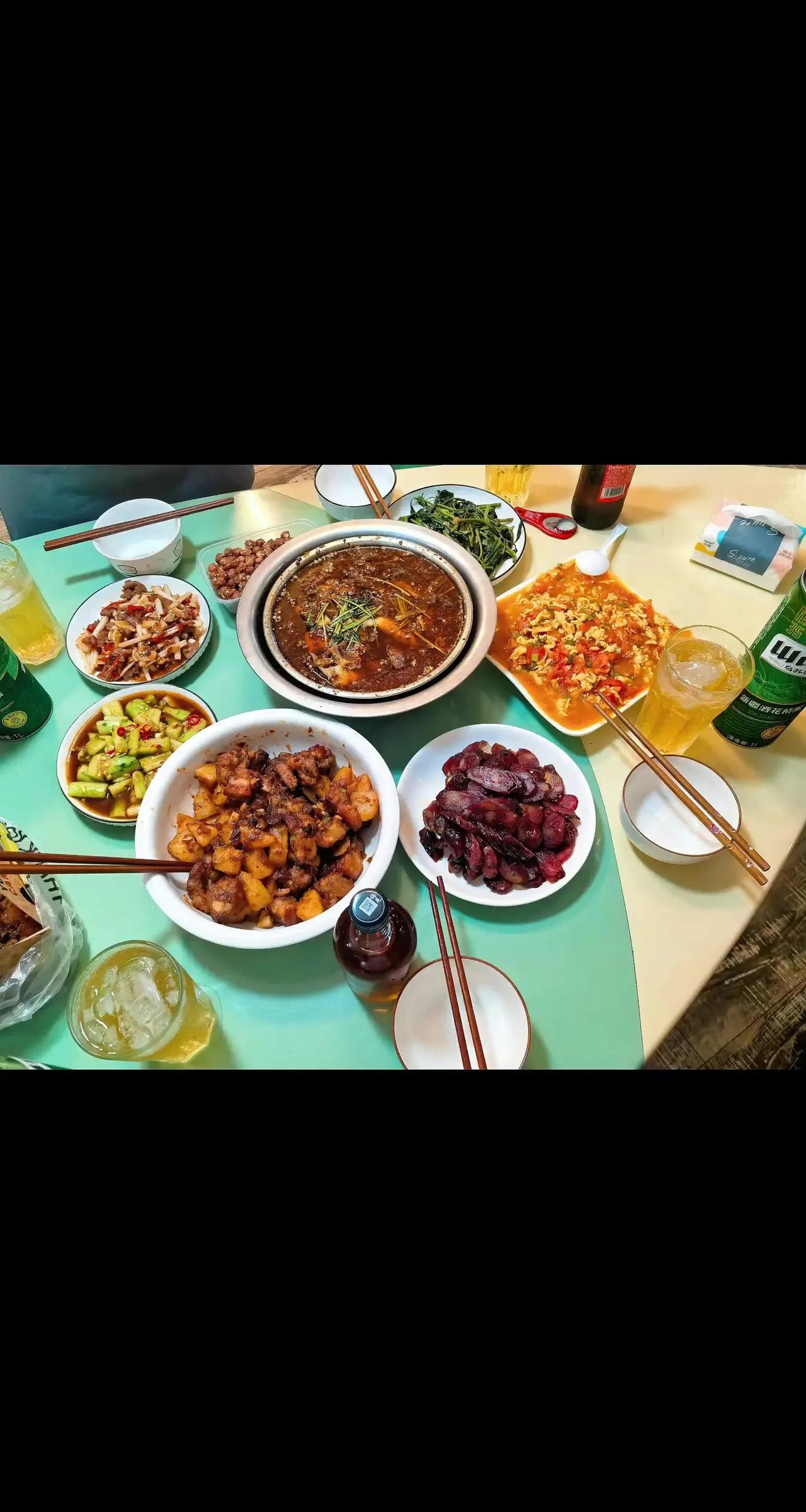 多余的解释。喝完这一杯也去问问许嵩那阵子我们感情出了什么问题歌手许嵩官宣结婚