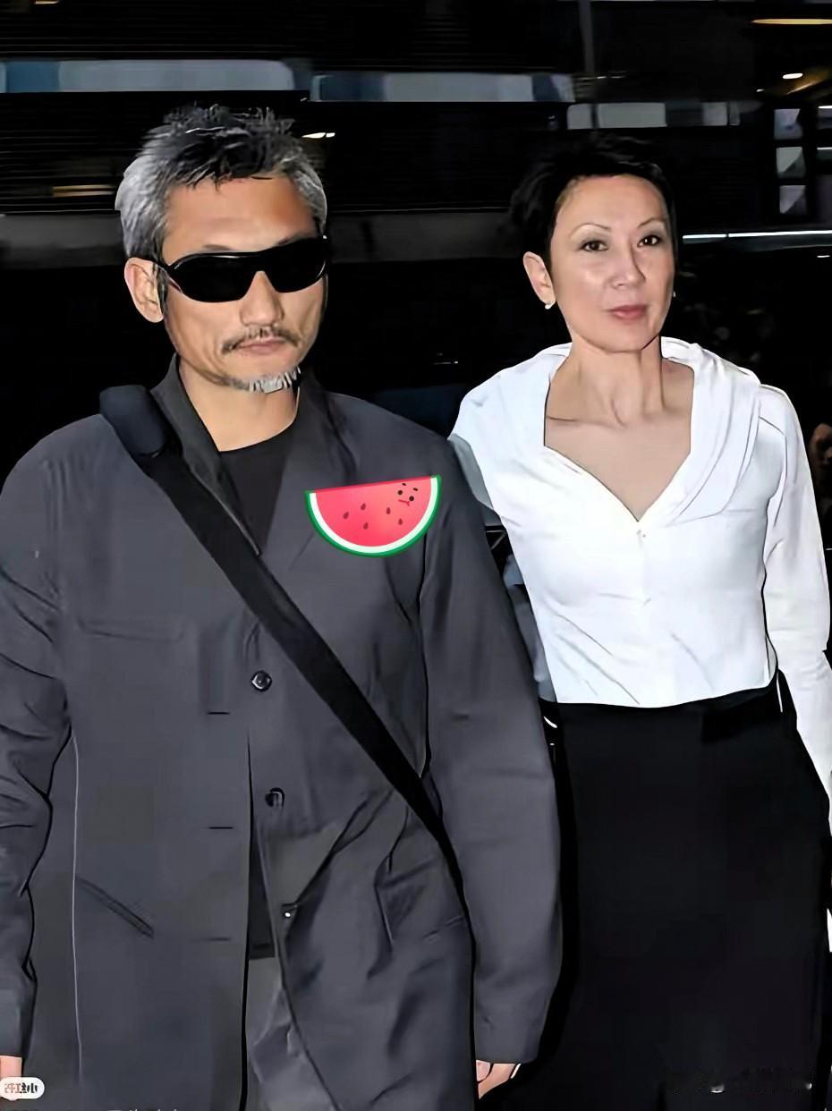 果然还是男人懂男人。
我问我老公，施南生对他那么好，又有才华，为什么徐克还是找了