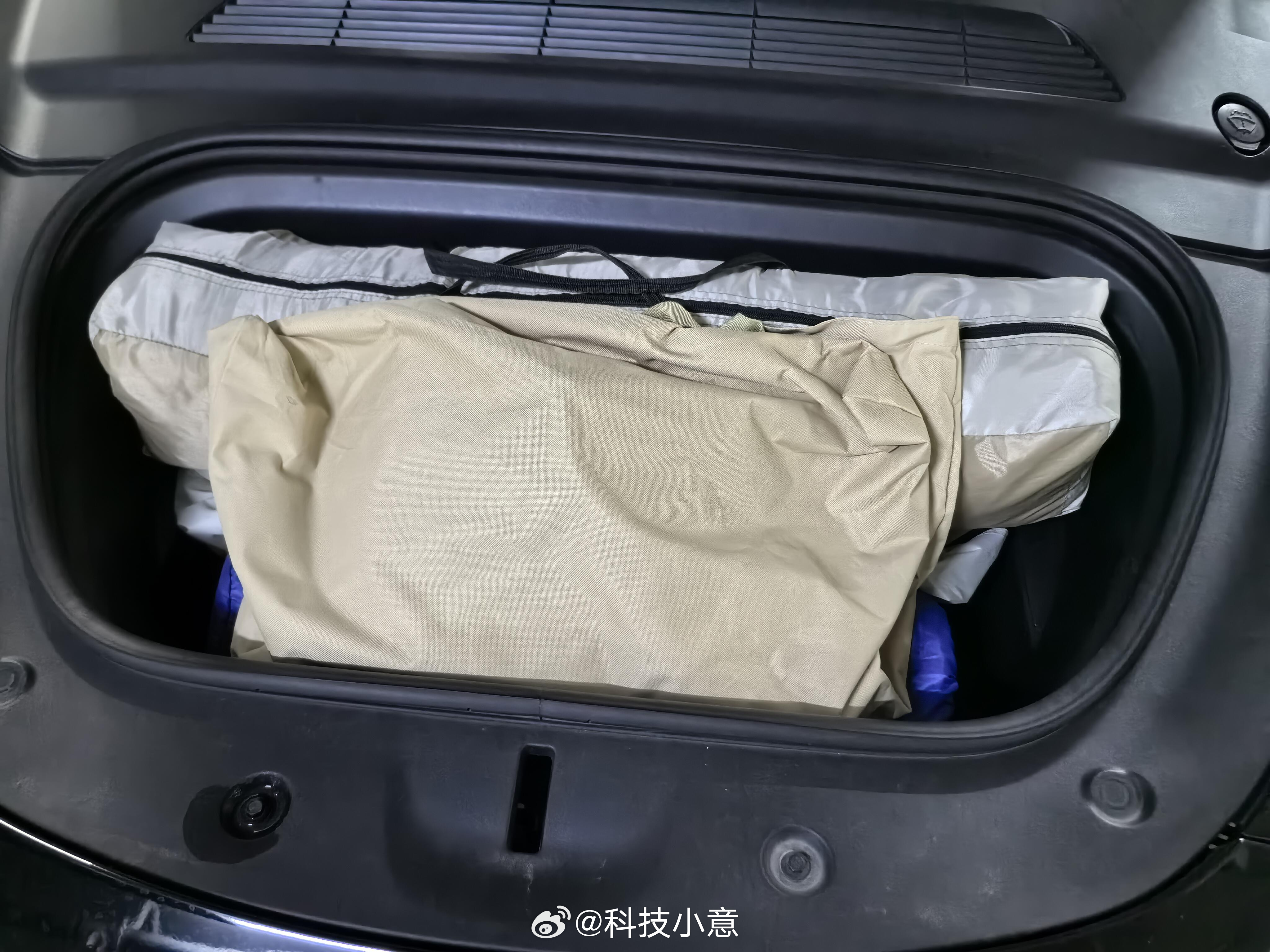 前备箱用起来什么感受我觉得前备箱挺好的呀，防水又不怕脏！尤其是咱们广东这种天气，