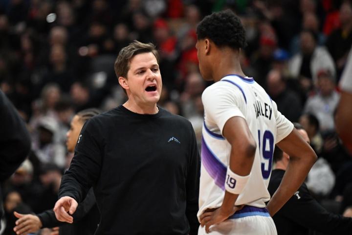 爵士这摆烂方式，要挨罚款了！
1、最后5分钟，领先6分，此后仅得2分
2、三分9