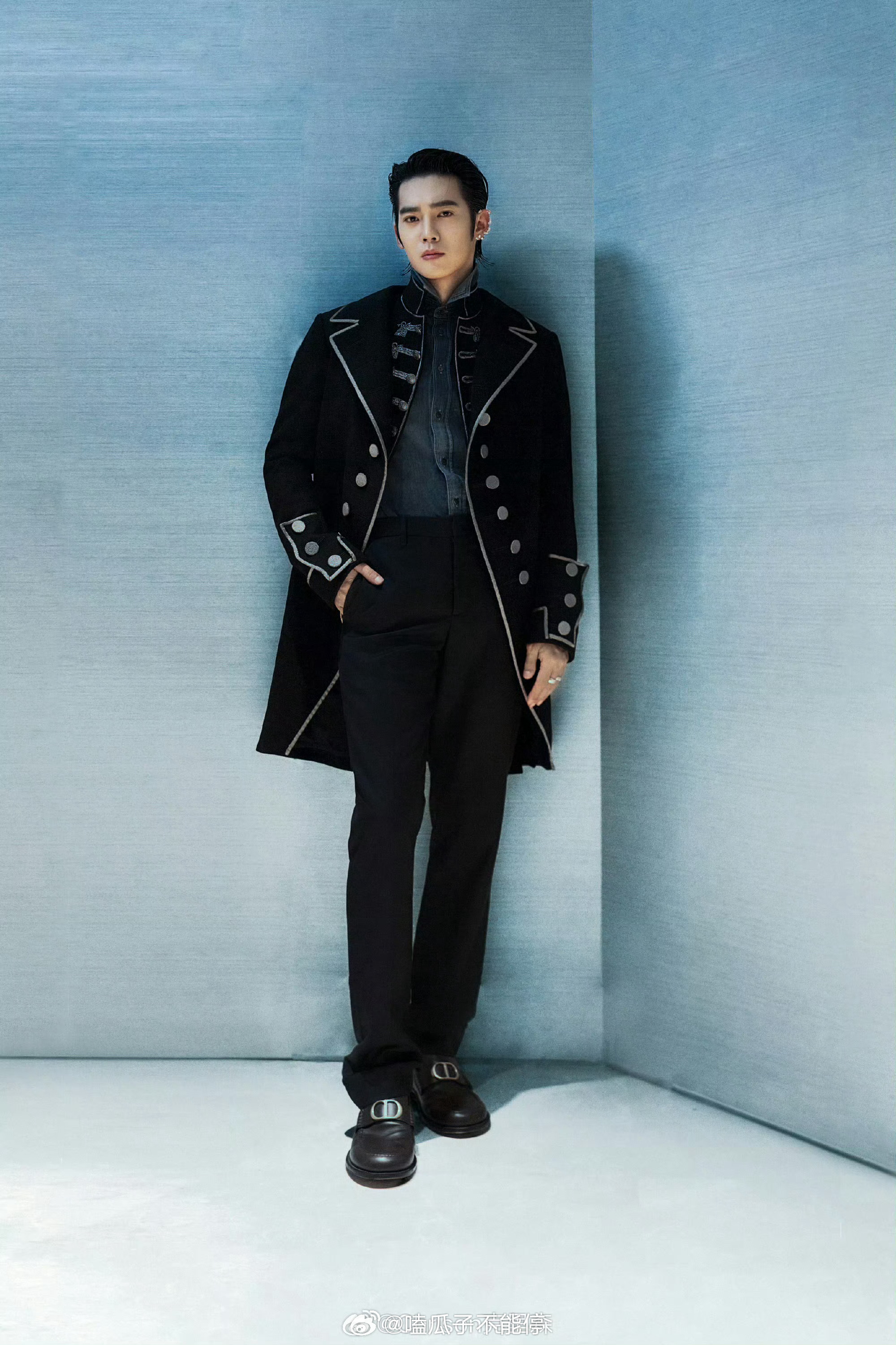 于适VOGUE & GQ Hongkong盛典第二套造型图来了，非常有气势，型男