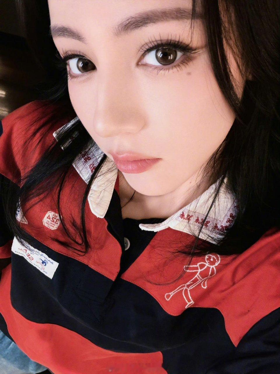 迪丽热巴美貌没有缓冲区 妈妈级美貌又来营业了！！迪丽热巴的神颜真的太能打，高清怼