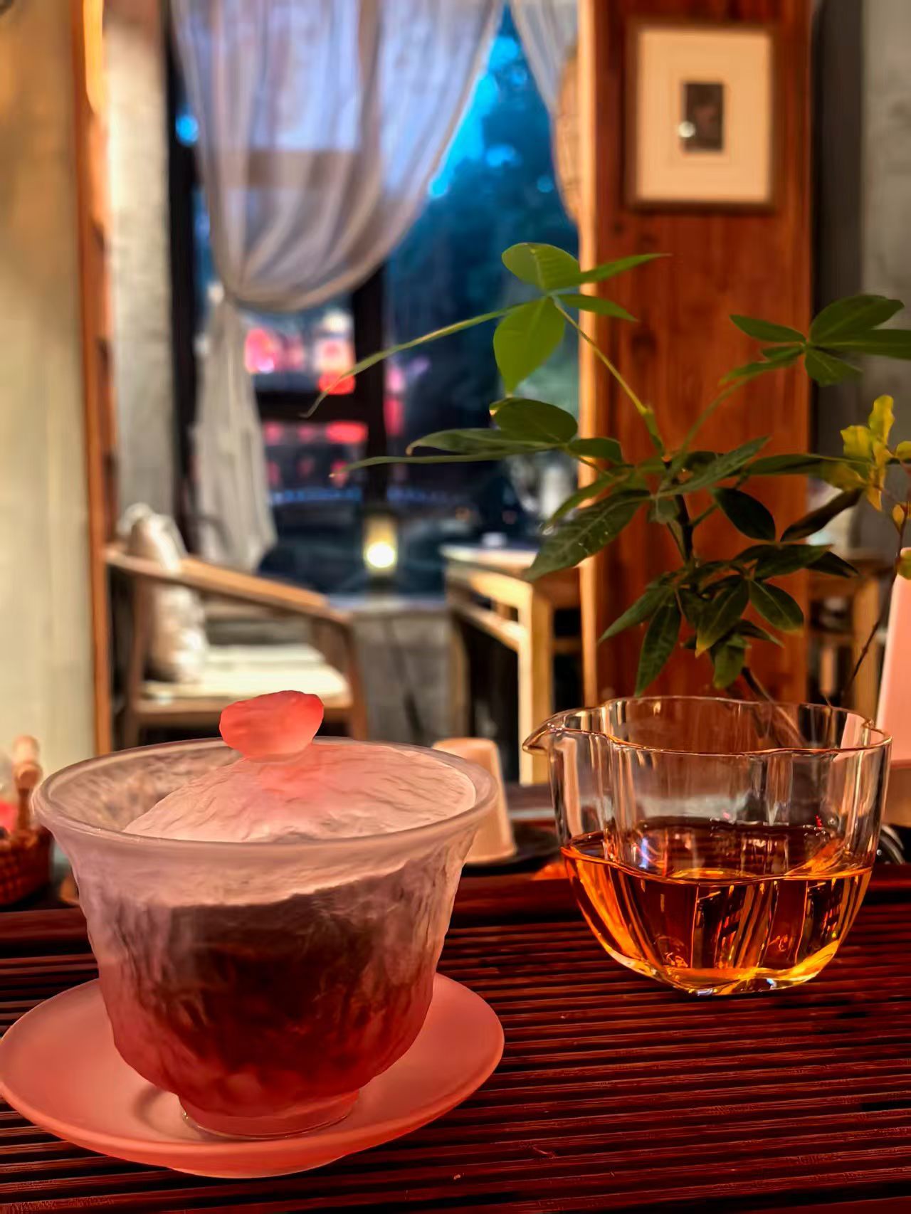 茶道  喝茶，恰恰是修炼温度、沉淀思考最好的方式。 