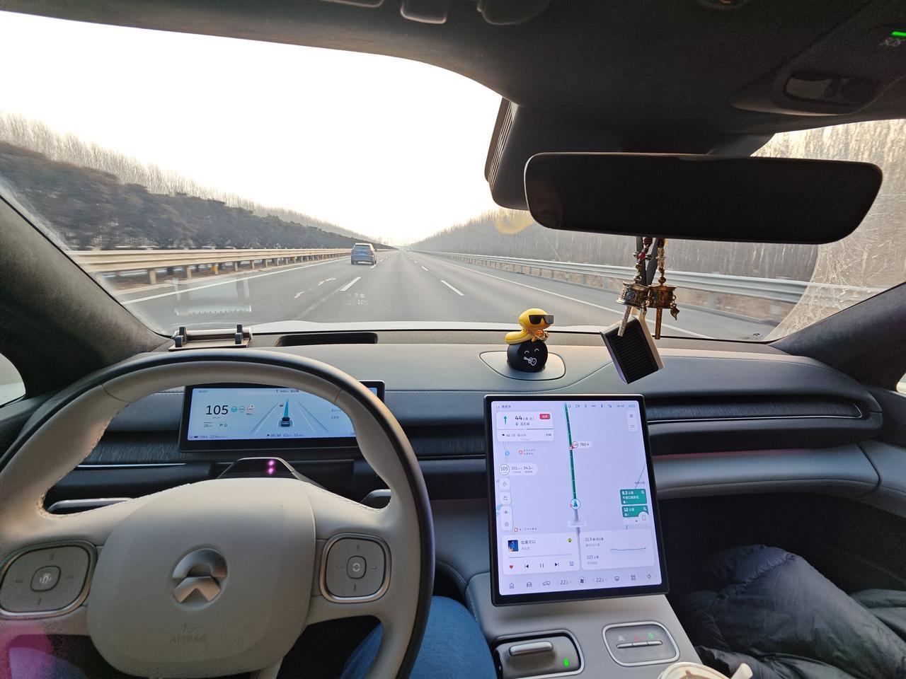 感叹时间过得快。
开蔚来ES6一年跑了26000多公里，车子买了两年零两个月，一