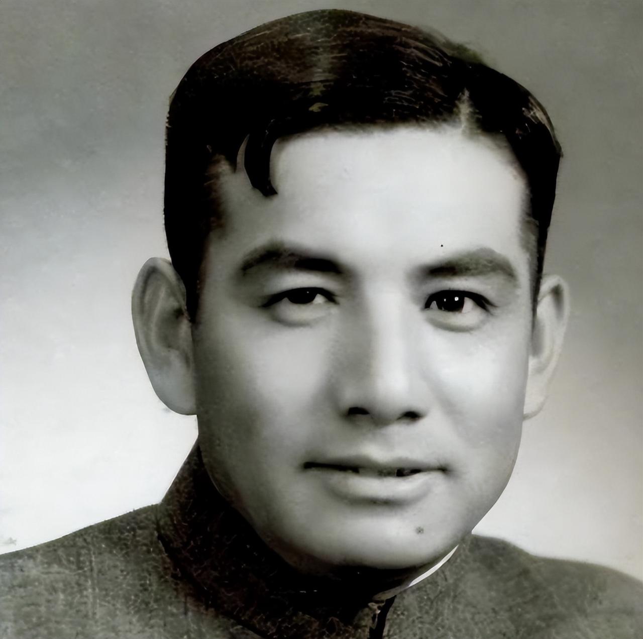 张灵甫回家想吃饺子，妻子吴海兰起身去准备，脑后被丈夫开了一枪

1935年，正跟