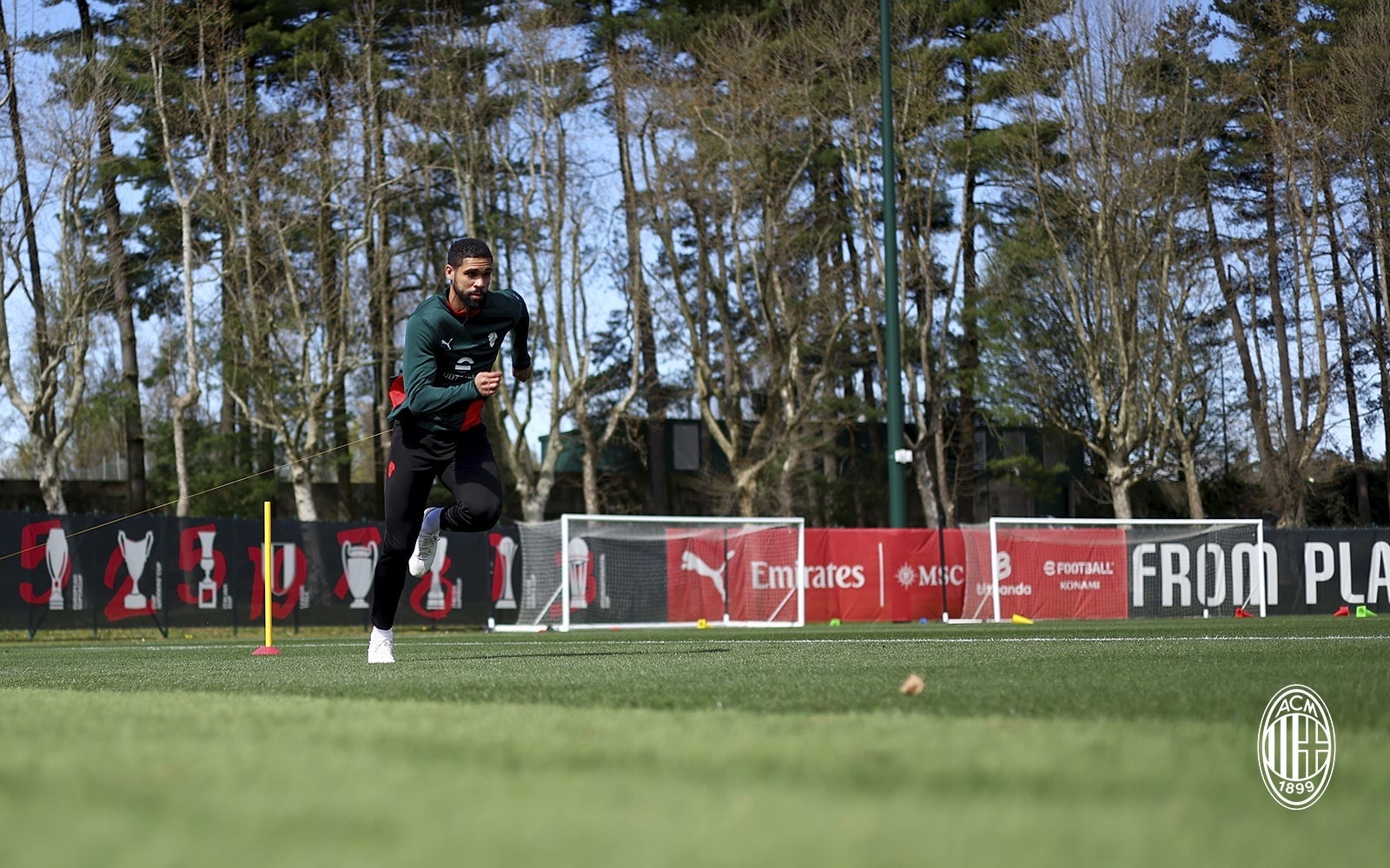 【训练组图】 🔴⚫️ 奇克🏴󠁧󠁢󠁥󠁮󠁧󠁿继续参加合练。💪🏿s