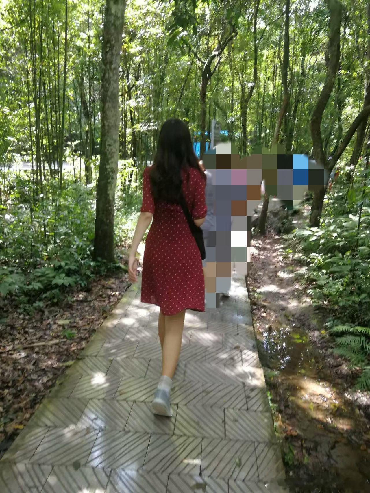 月经弄脏火车卧铺女子发声 2026年了，我因为个子高被外貌攻击了？第一次攻击我身