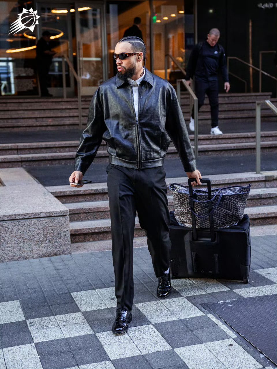 58-57🦅。想不到吧，第二节开着狄龙的乱抢打鸟和舍身防守，太阳完成反超了