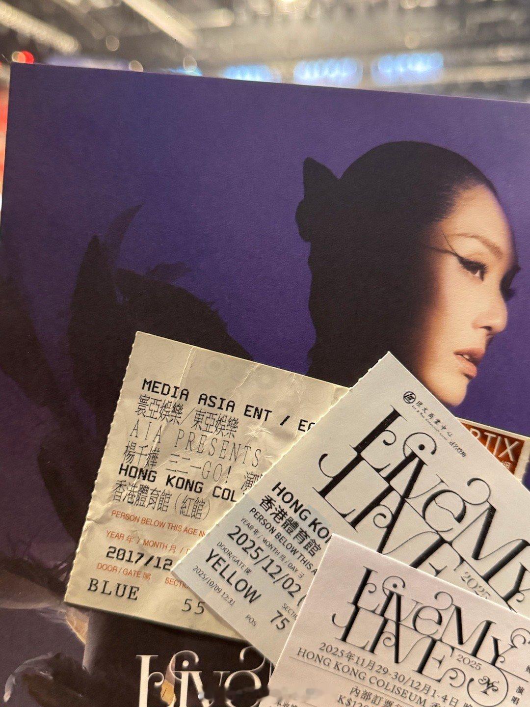 同样是在12月，同样在红馆时隔八年之后的重遇接下来的三天连看三场杨千嬅了💜 香