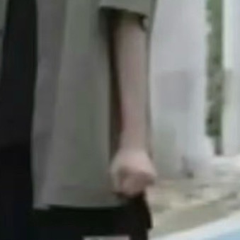 我真的要被这妹子萌翔 ​​​