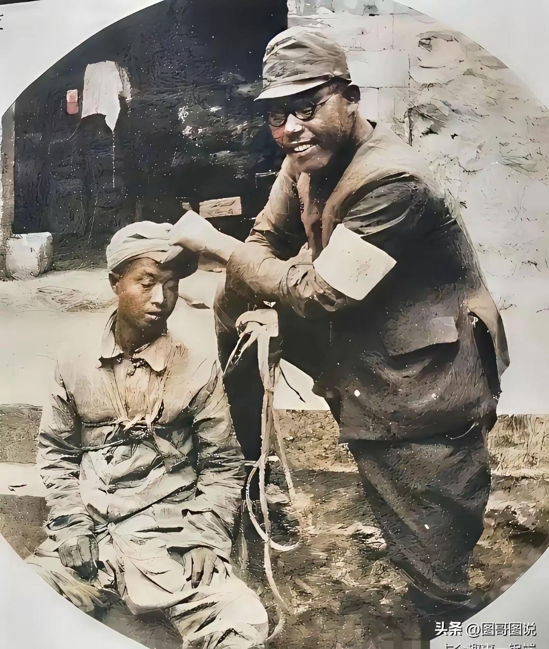 丧心病狂的小鬼子，厚颜无耻地站在镜头前，以折磨我军被俘战士为乐，脸上堆满了猥琐的
