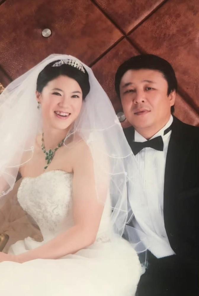 王2001年，郭斌和王楠相恋，王楠的父母知道后，就对郭斌说:“你不仅年纪大，而且