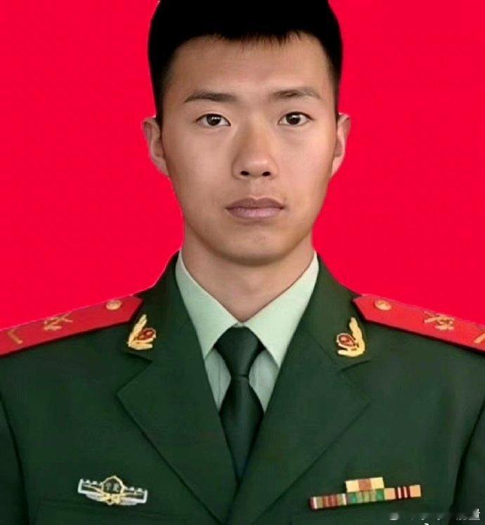 悲痛！2024年8月2日，宁夏“00”后武警战士苗鉴为救落井群众，不幸壮烈牺牲。