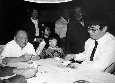 聂卫平曾多次和邓小平打桥牌：老爷子牌技比我好得多，但出错牌也