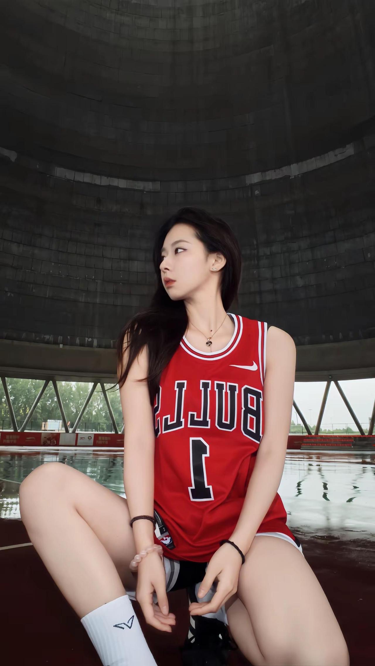 世界不会为胆怯者让路 但会为勇敢者重新洗牌打篮球的女生 ROSE