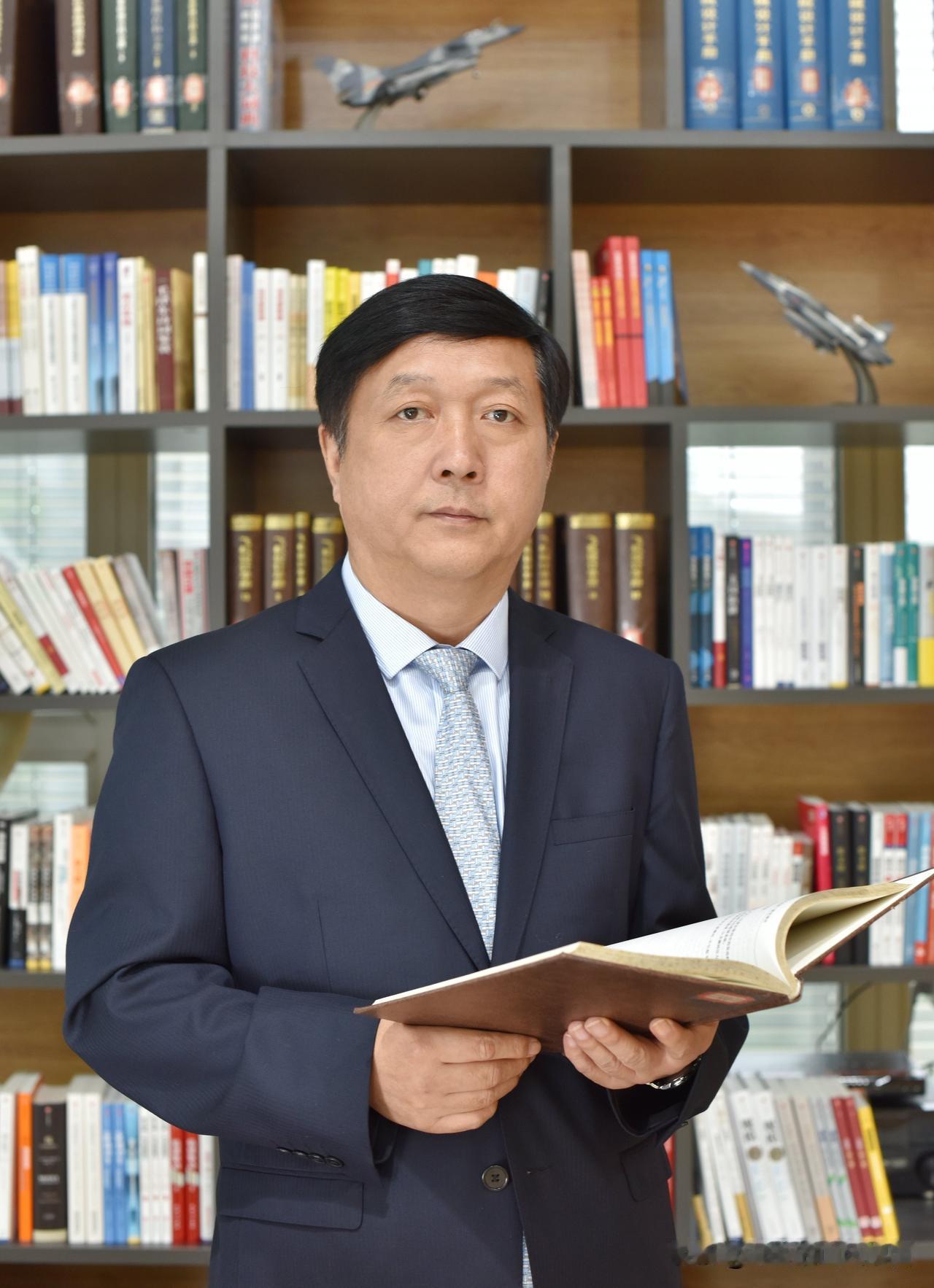 这才是真正的民族脊梁！他们没有流量，默默无闻，他们的粉丝有十四亿。
 
华夏中兴