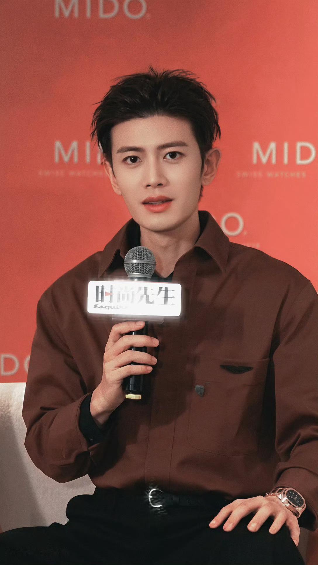任嘉伦  「任嘉伦 你笑的时候 我心里被撒了一把跳跳糖」💜任嘉伦深渊无间 💛