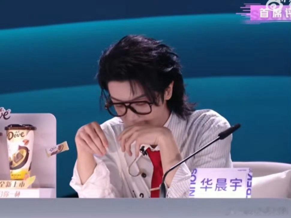 节目组这波操作太牛！网友喊话多给导师镜头，华晨宇新增直播机位来袭，新造型帅到犯规