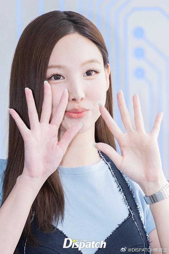 26日，TWICE林娜琏 出席了某手表品牌在首尔举行的宣传活动。 