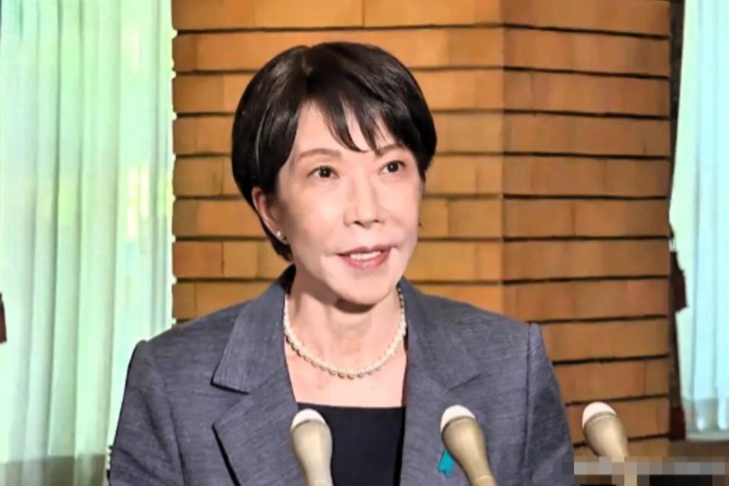 高市早苗这趟欧洲之行，一出场就透着尴尬。

当地时间6月13日，这位日本首相的专