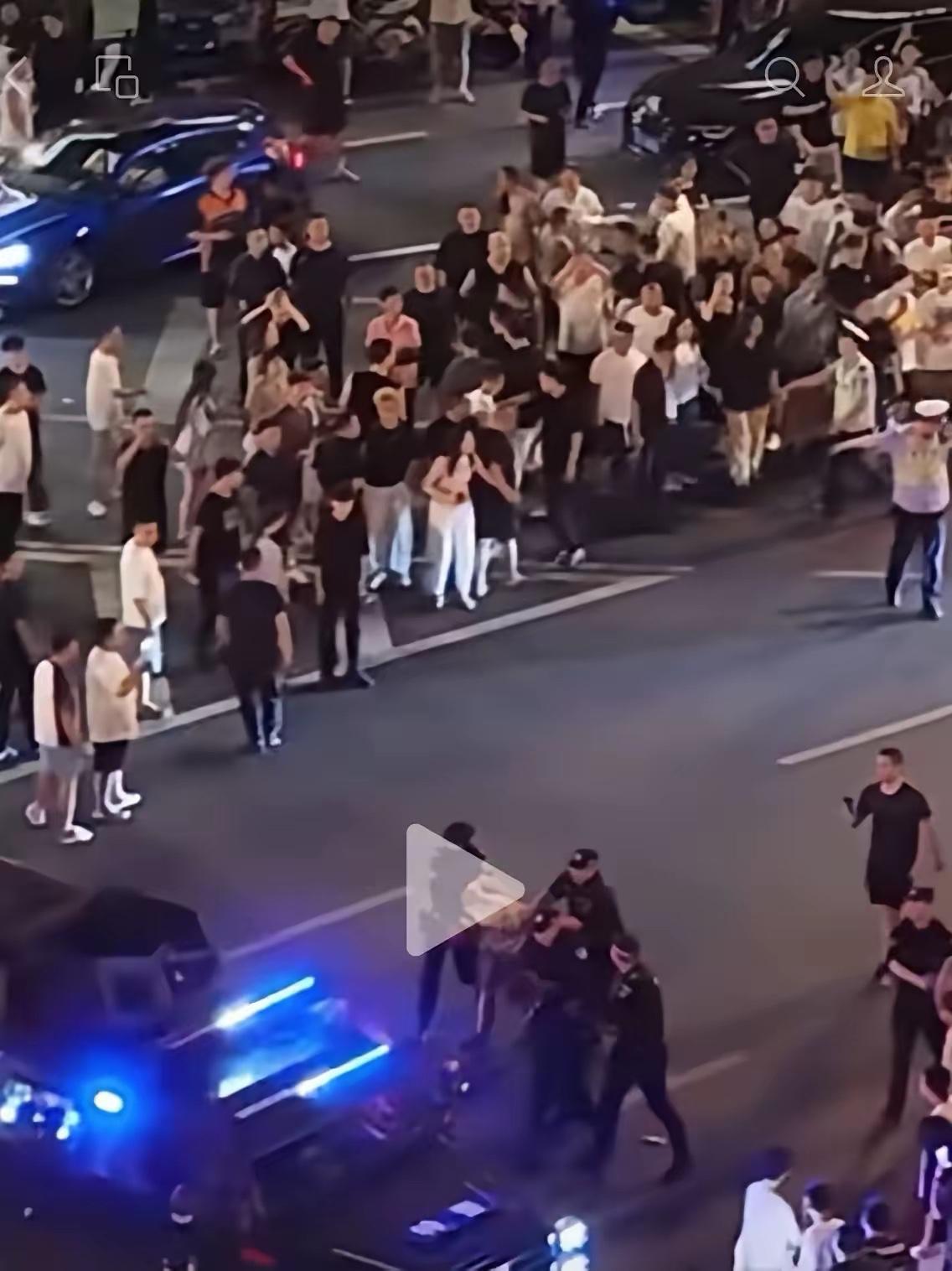 辽宁鞍山飙车炸街，凌晨被一锅端，现场抓了103人！凌晨的警笛声把整个市中心都震醒