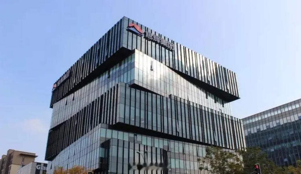 【再有房企爆雷，旭辉 35.63 亿元贷款逾期】旭辉集团公告，截至 4 月 7 