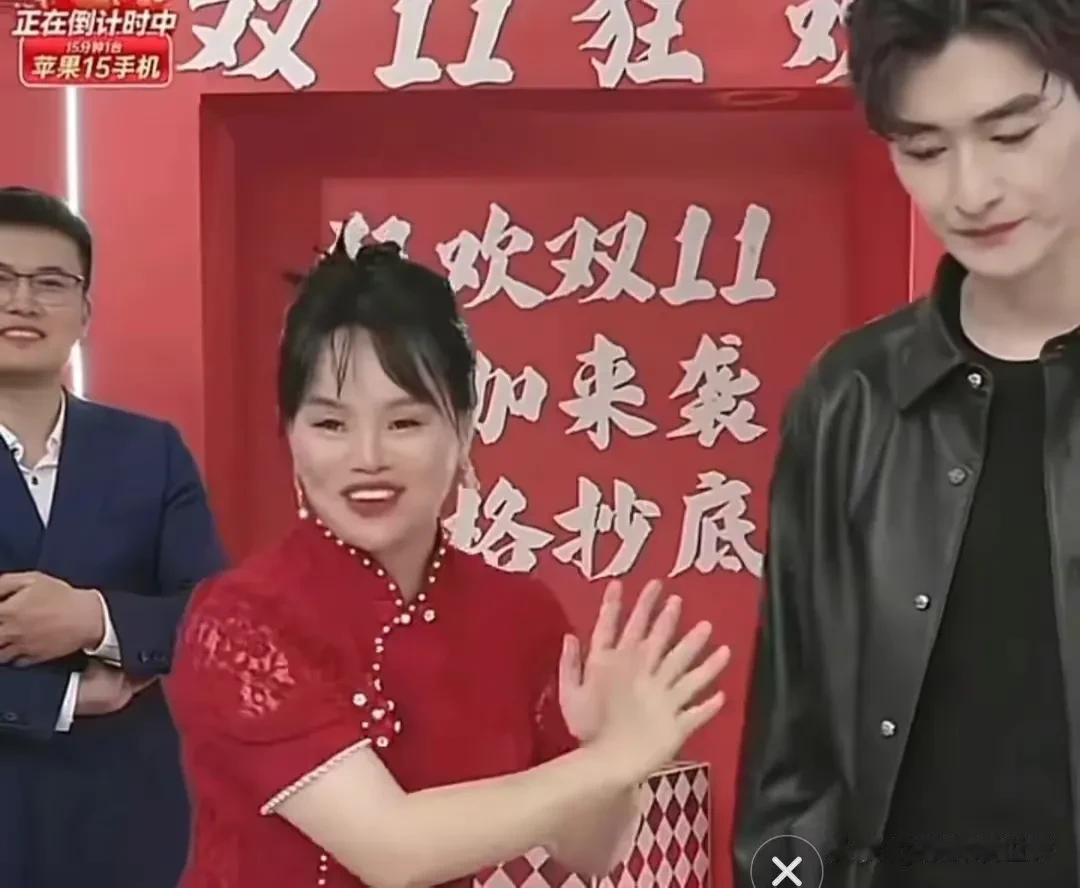 近日，张翰为网红站台引发全网热议，只因他站台时全程发呆、放空，脸上和全身都写着大