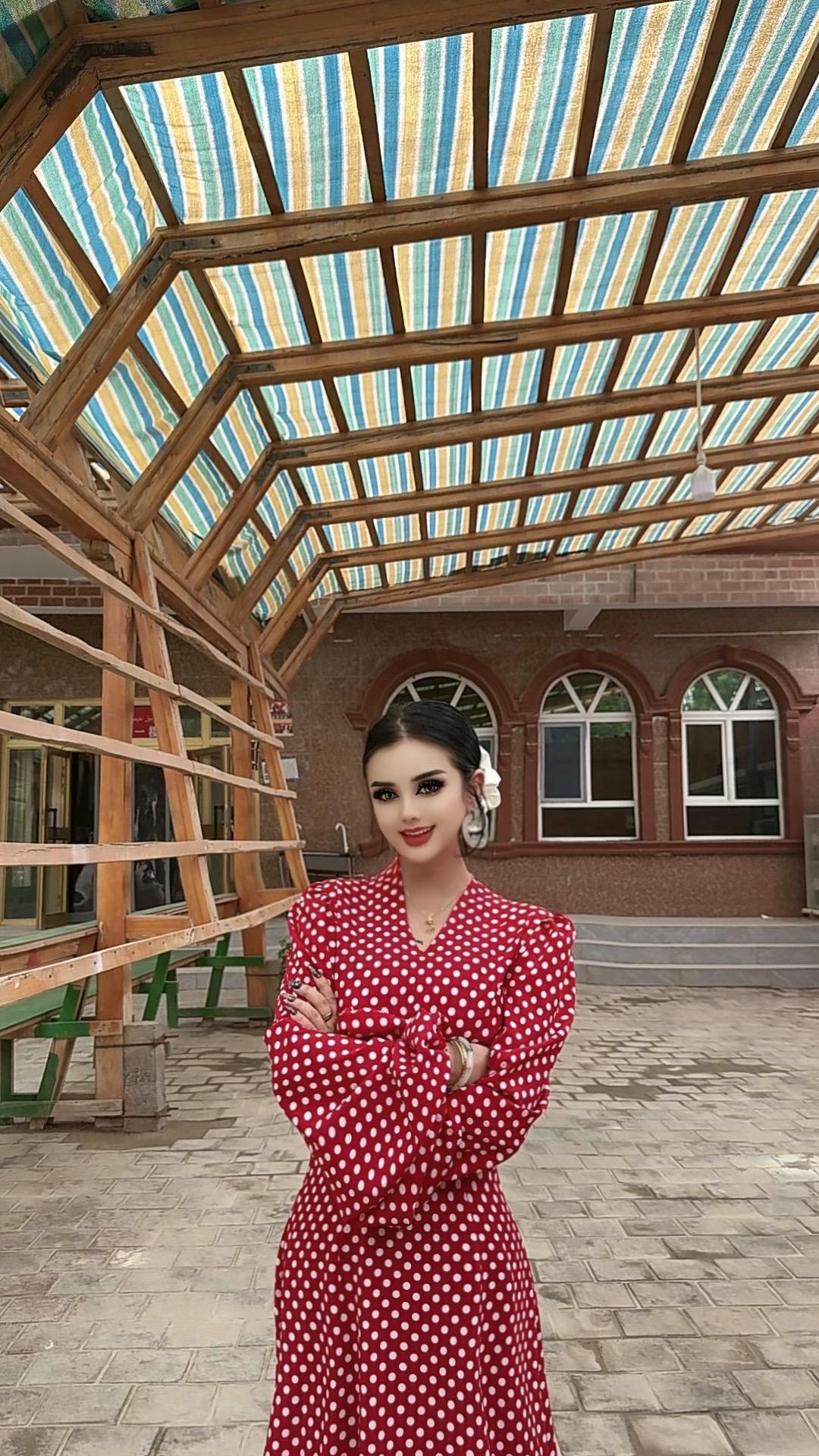 جىمىپ كىتەركەن ئىنسان ئىپادىلىگۈسىز...