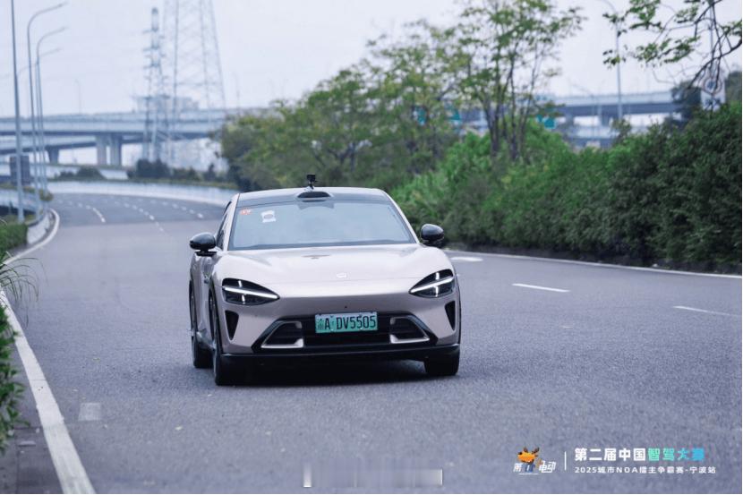 第二届中国智驾大赛宁波站 透明保鲜膜成“照妖镜”？小米稳稳刹停，华为系却集体翻车