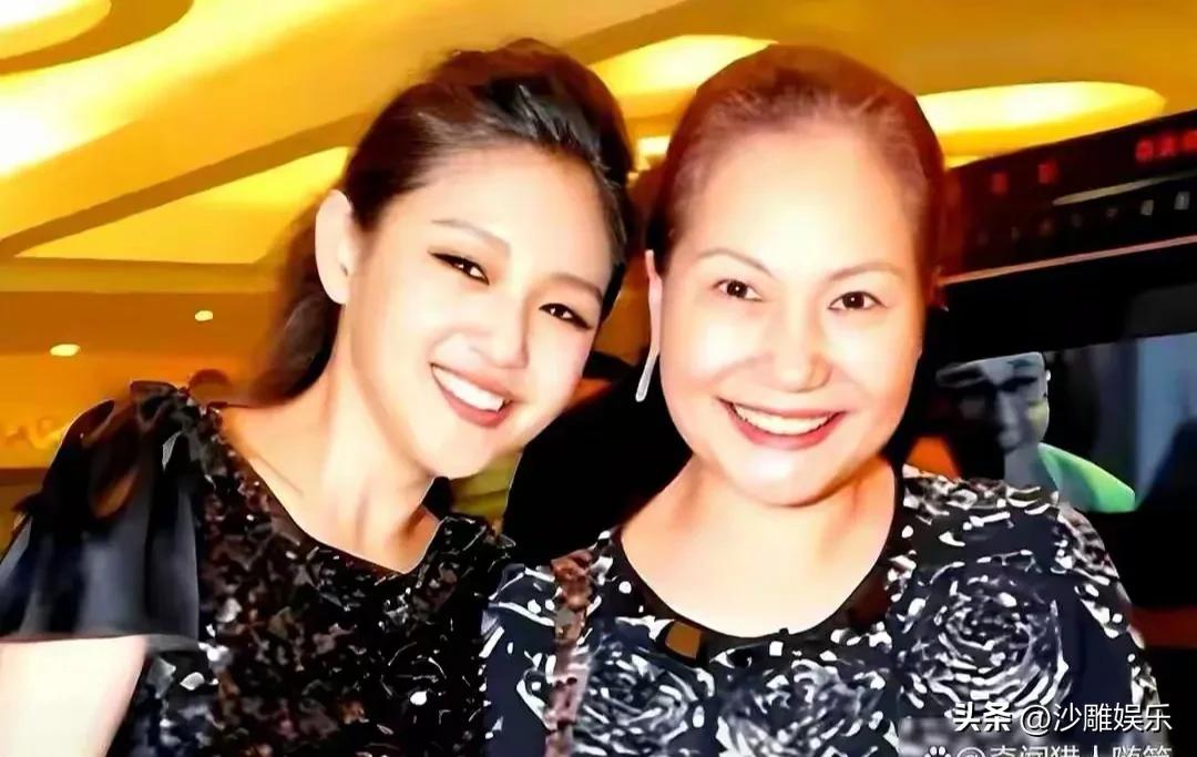 7月11日，大S母亲黄春梅再次引发热议！
起因竟是台媒再爆猛料：S妈黄春梅曾要求